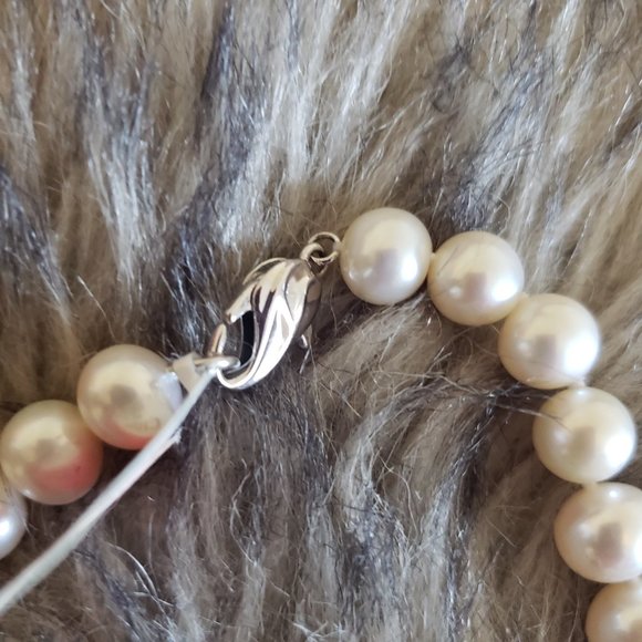 White CFWP 24" Pearl Necklace & Pearl Button Earrings - Picture 4 of 5